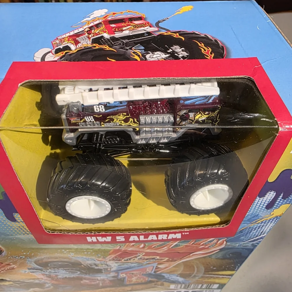 Hot Wheels Monster Trucks Arena Smashers Color Shifters 5 Alarm Rescue NEW Box